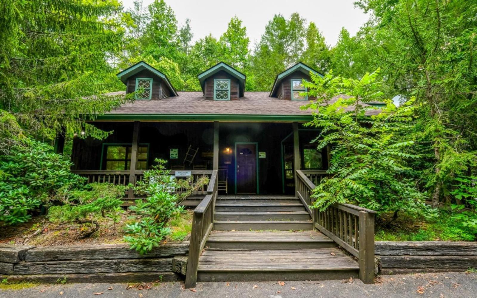 Adventure Lodge Gatlinburg Exterior photo